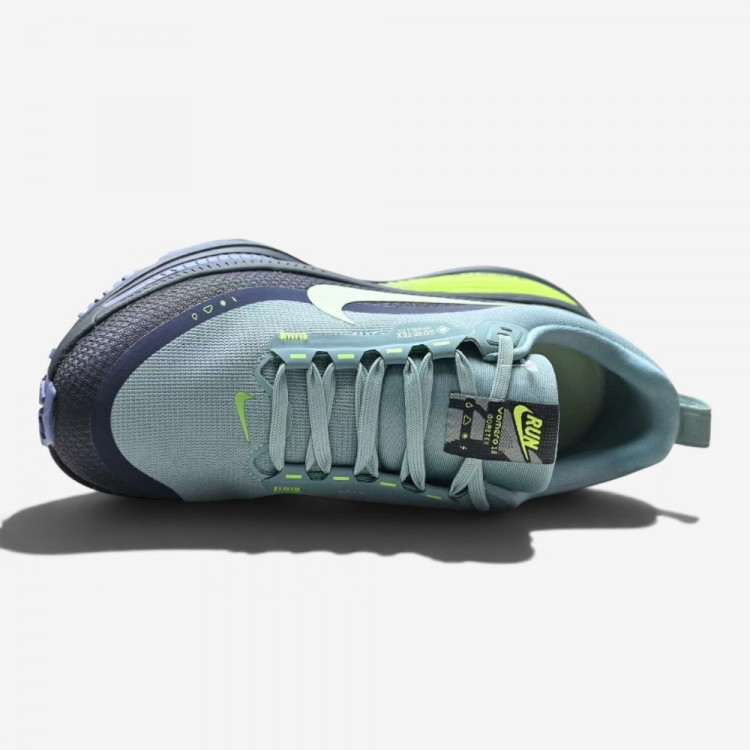 Nike_Vomero_18_GORE_TEX_Reflective_Seaweed_Cannon_-04